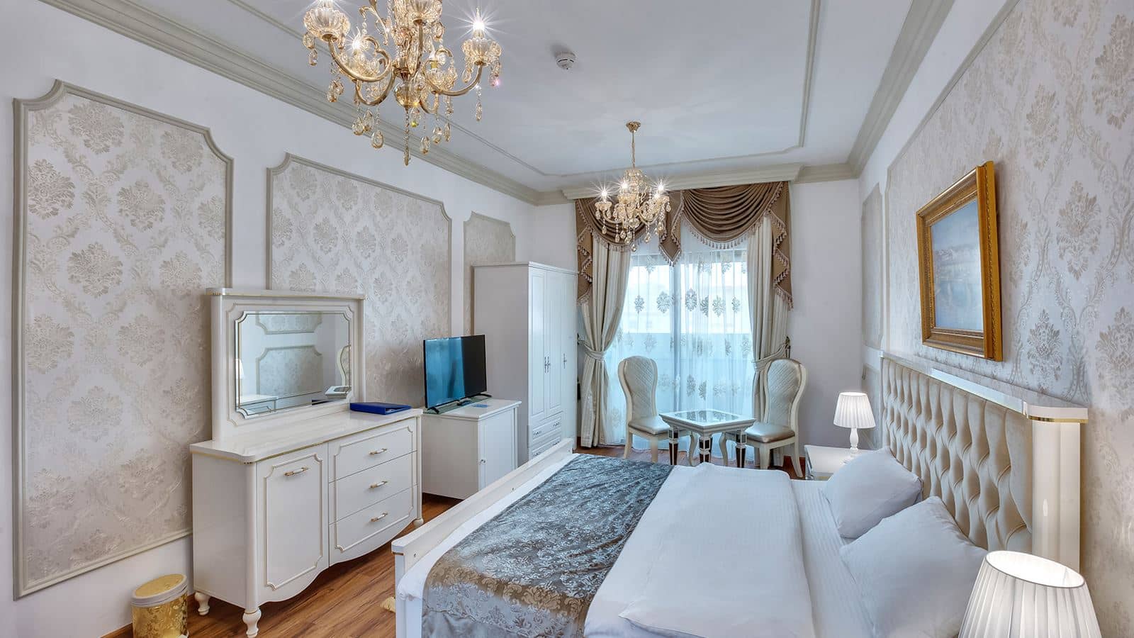 rooms-royal-room