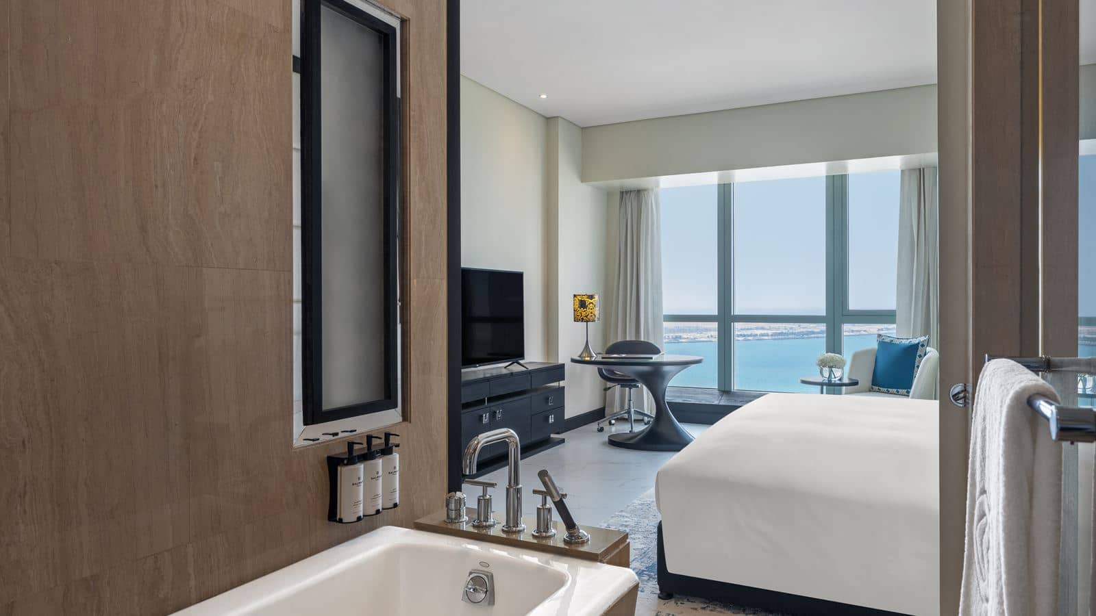 rooms-luxury-room-king