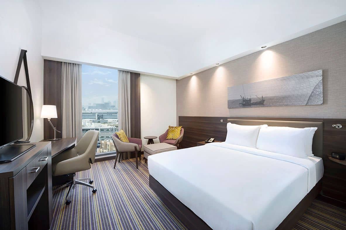 rooms-queen-room