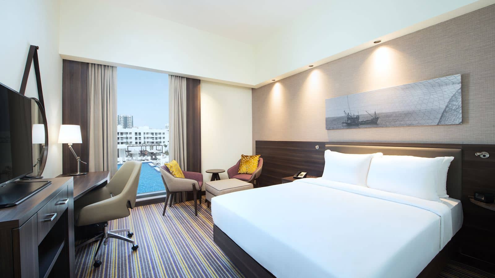 rooms-queen-room