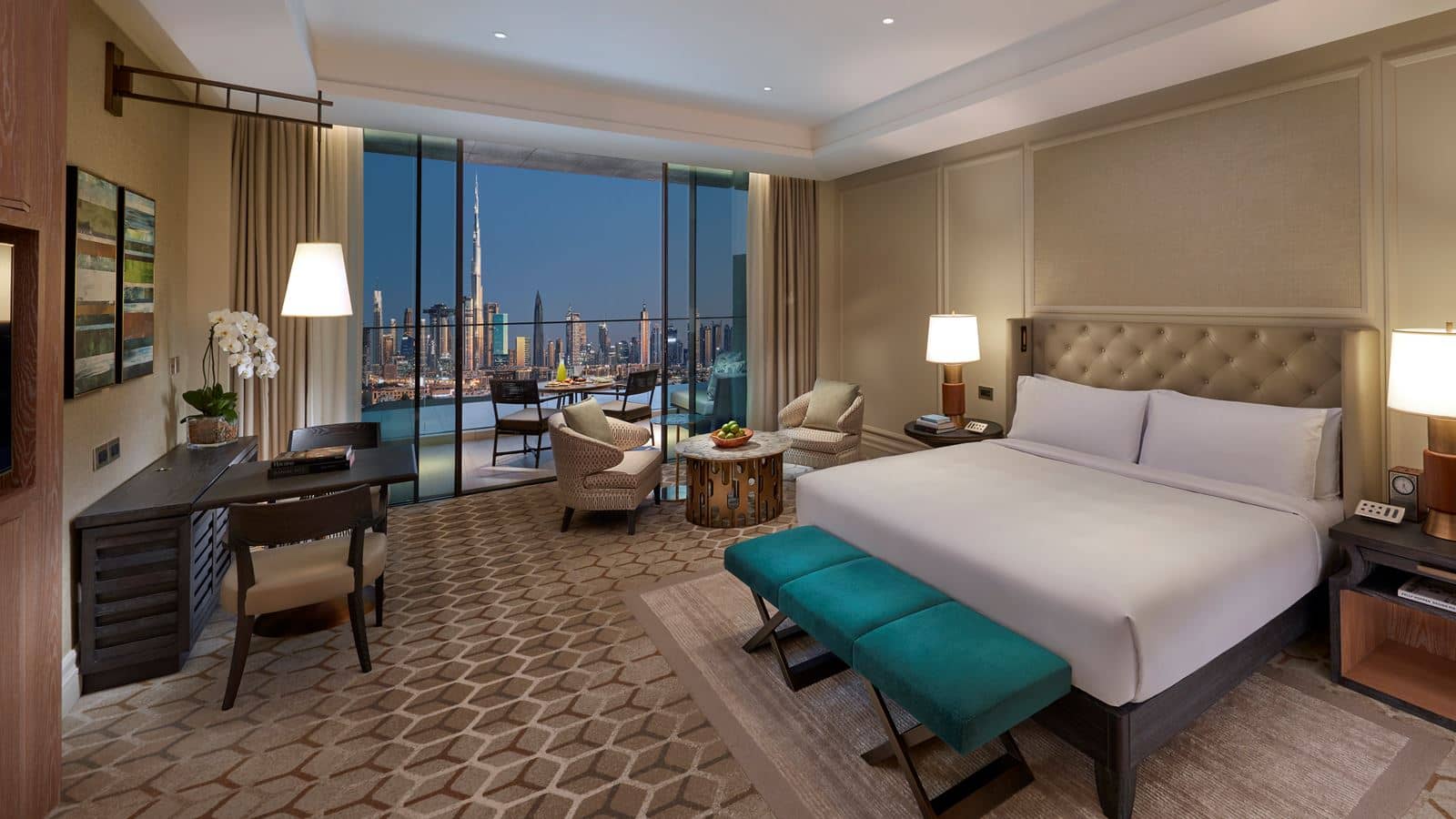 rooms-club-deluxe-skyline-view-room