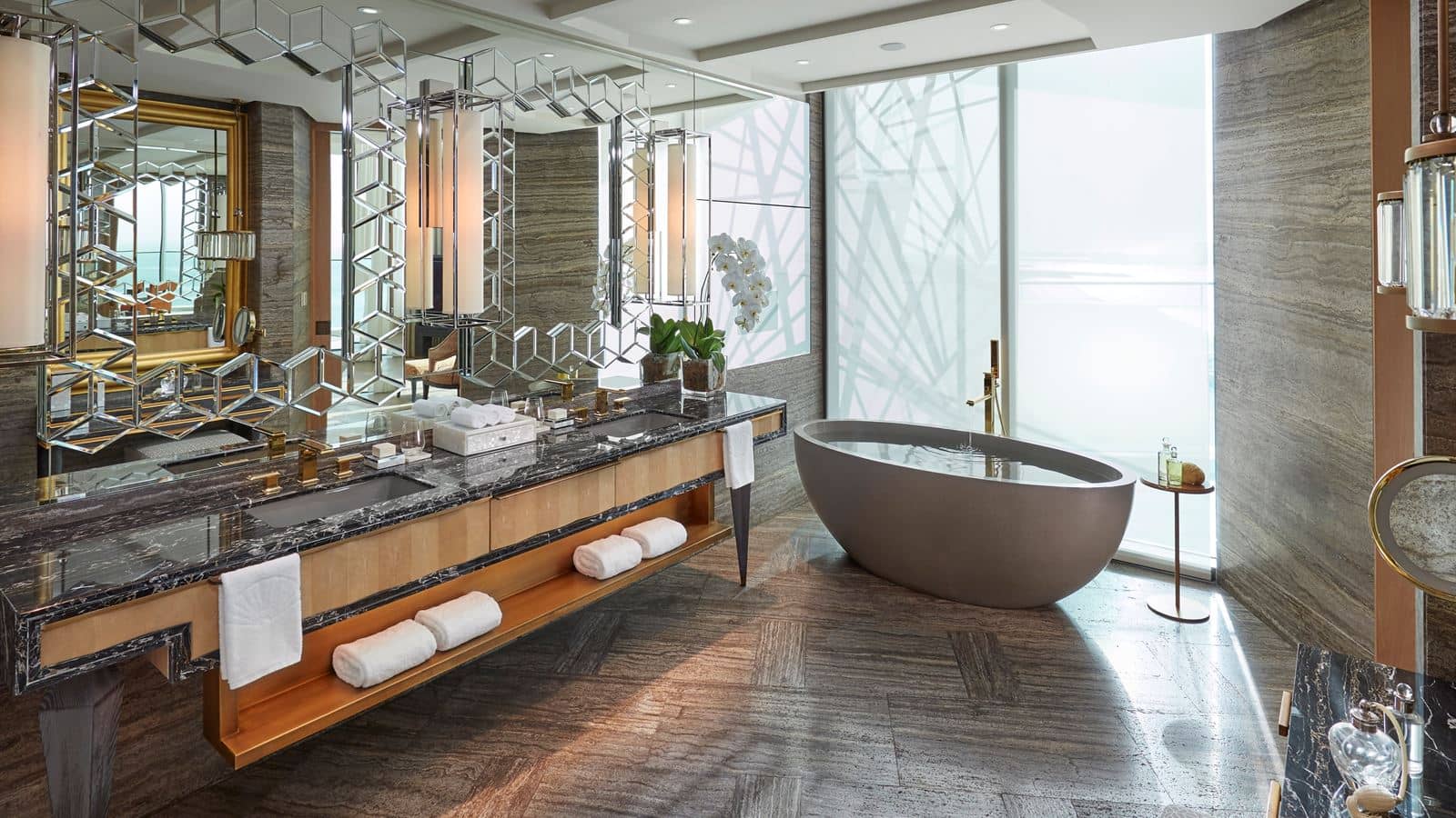 rooms-mandarin-sea-front-suite