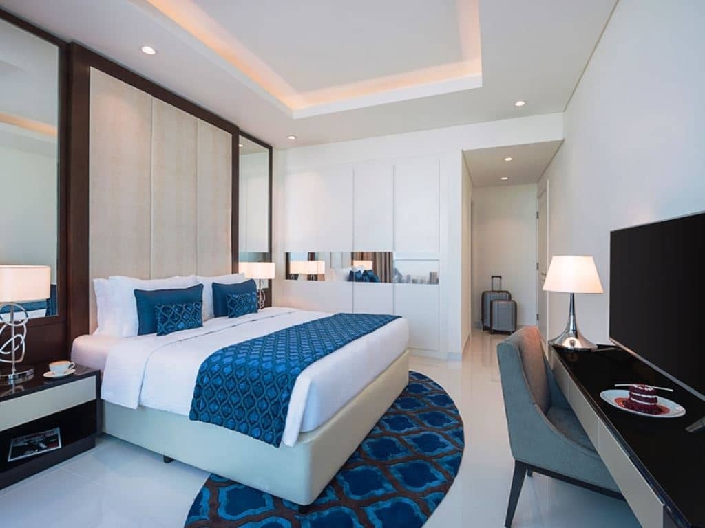 rooms-one-bedroom-suite-downtown-view
