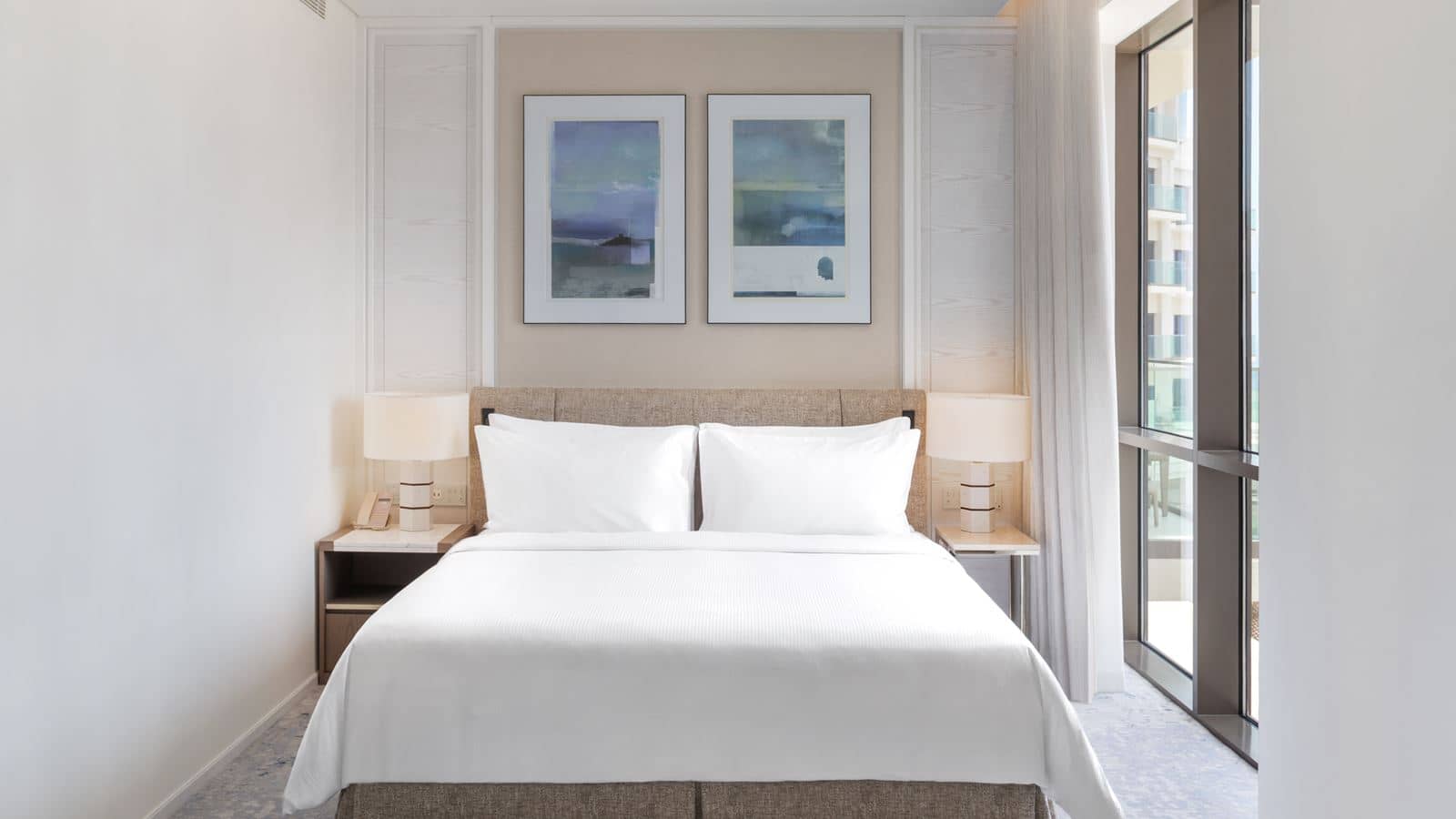 rooms-executive-suite-pool-view