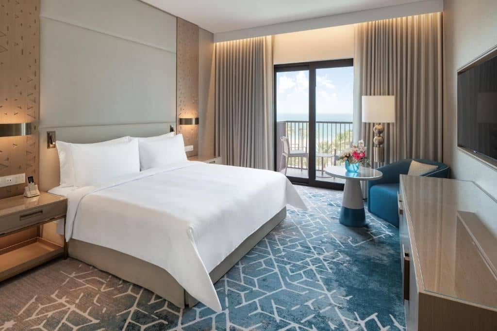 rooms-deluxe-room-ocean-view