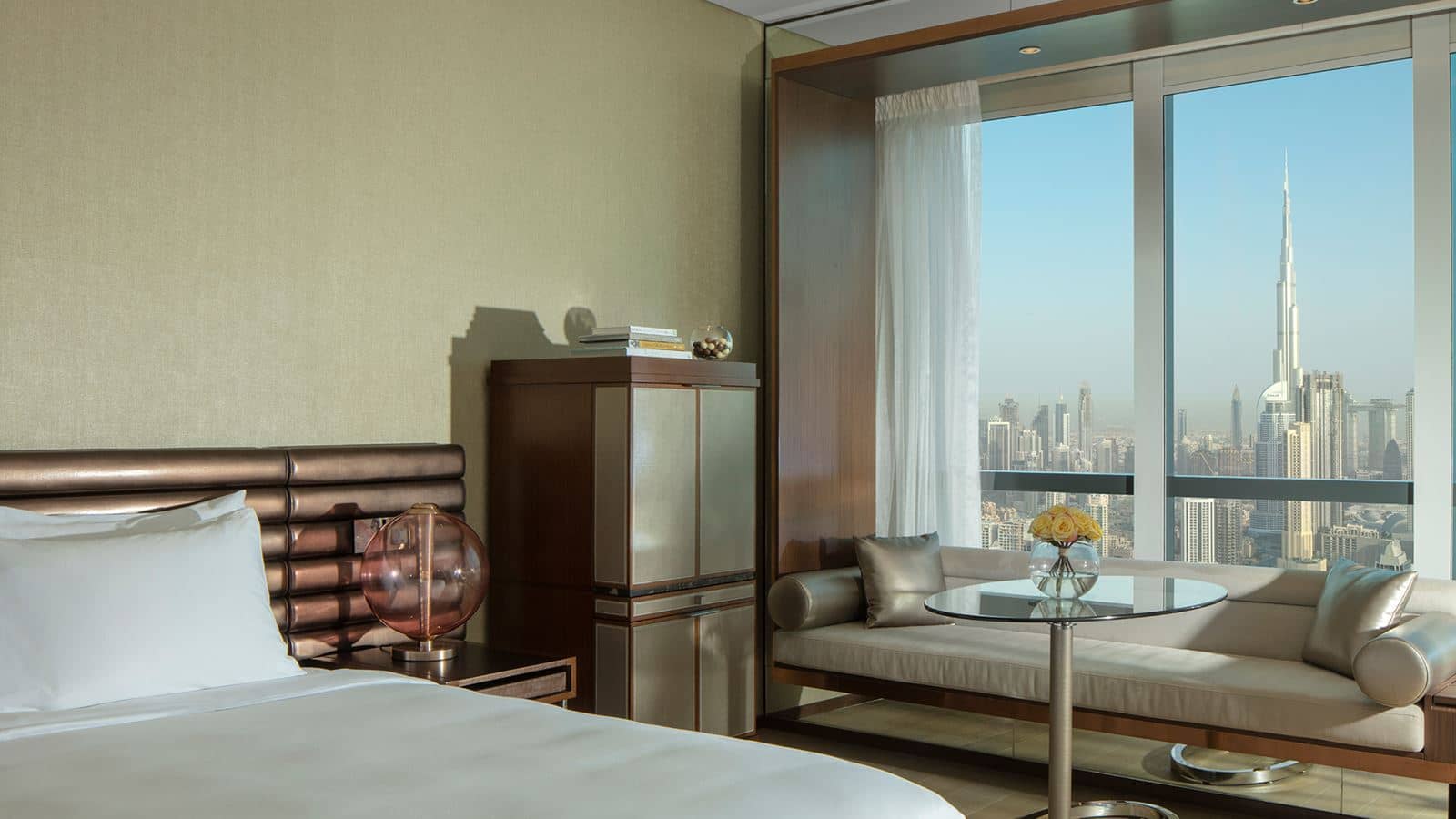 rooms-scene-room-downtown-view