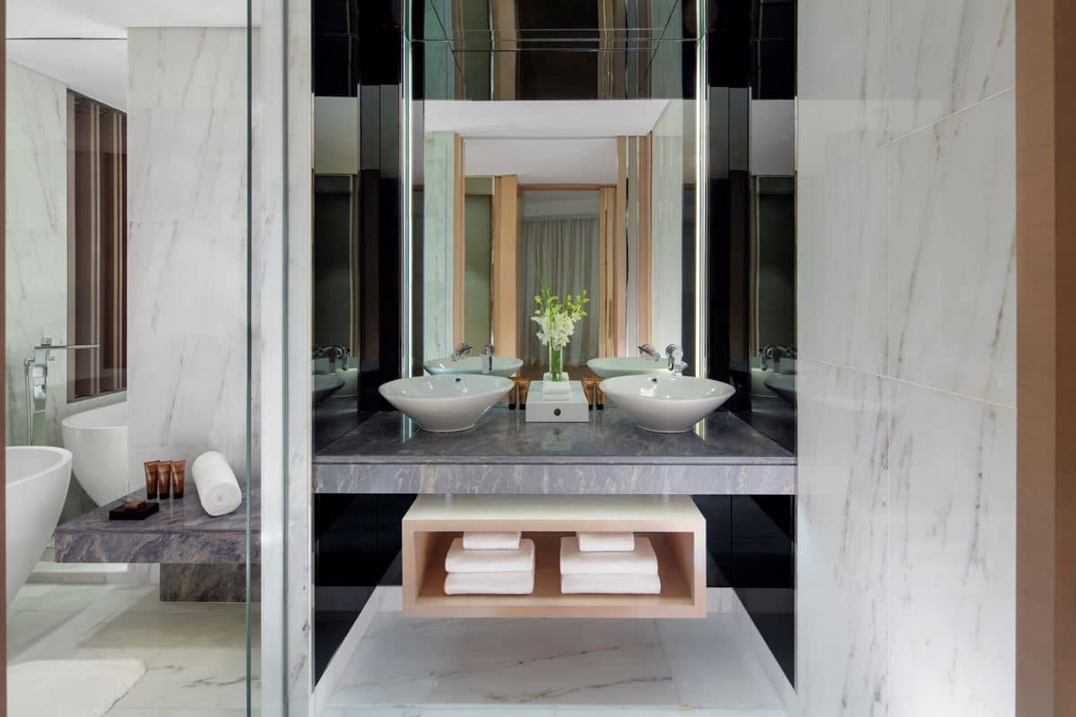 rooms-silver-screen-suite