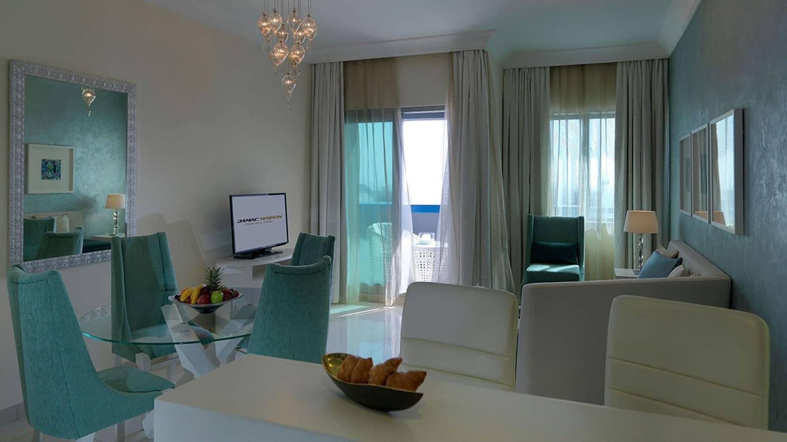 rooms-deluxe-room-city-view