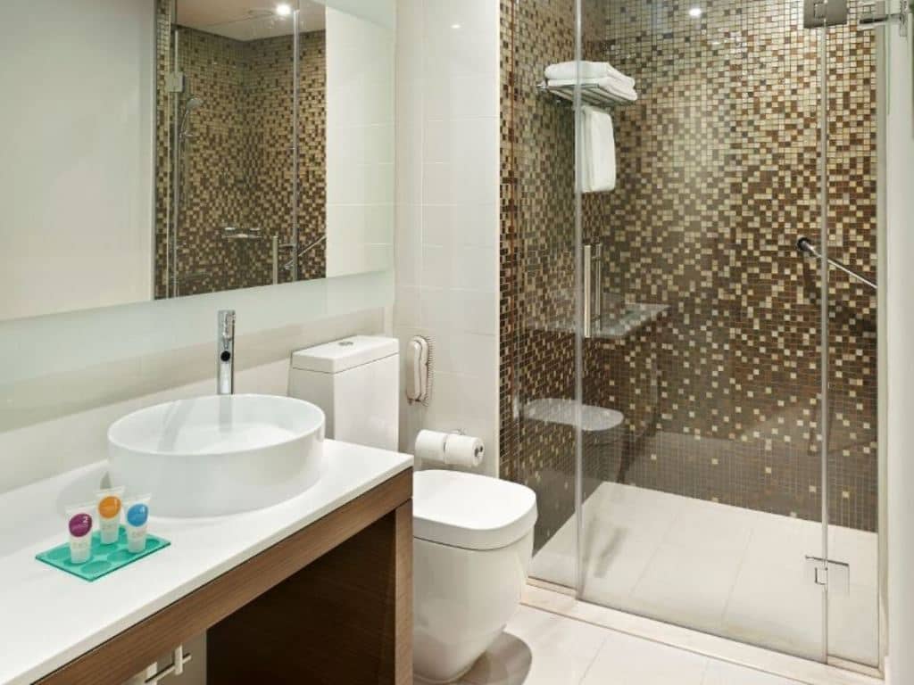 rooms-pool--view-king--twin-room