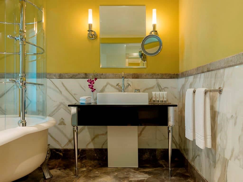 rooms-royal-club-room