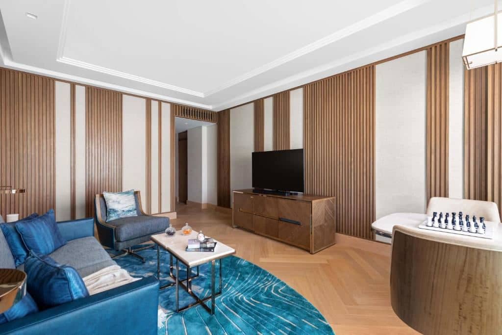 rooms-luxury-suite-sea-view-with-club-lounge-access