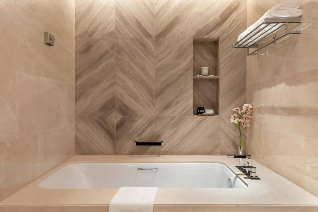 rooms-luxury-suite-sea-view-with-club-lounge-access