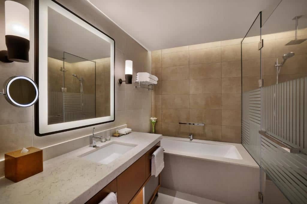 rooms-family-connecting-two-bedroom-apartment-kingtwin