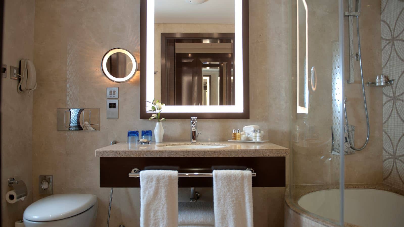 rooms-deluxe-room