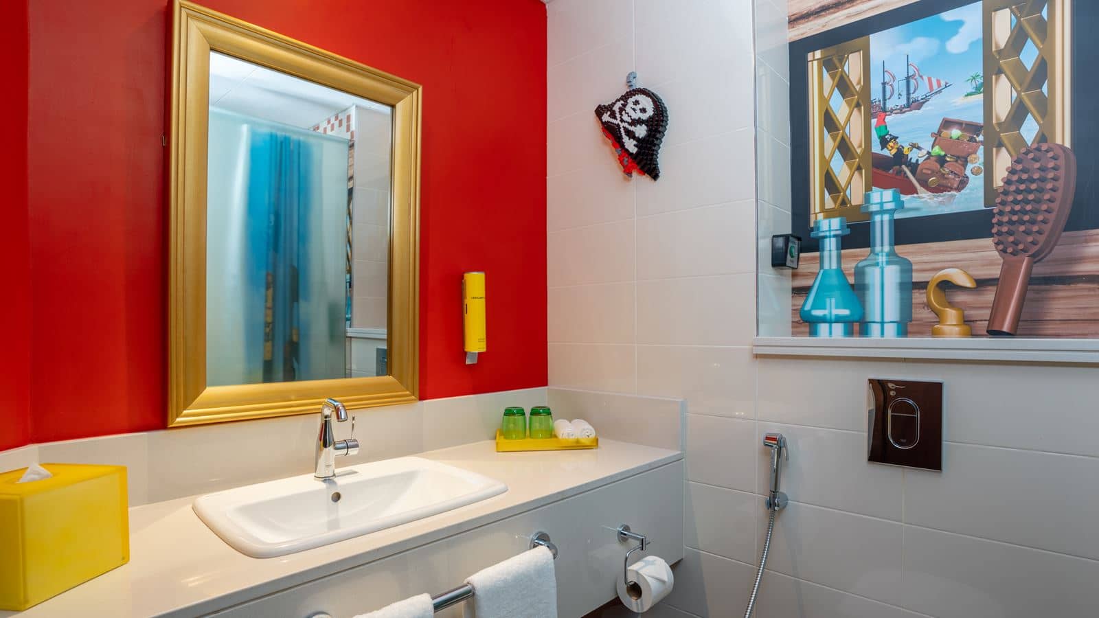 rooms-run-of-the-house-fully-themed-room