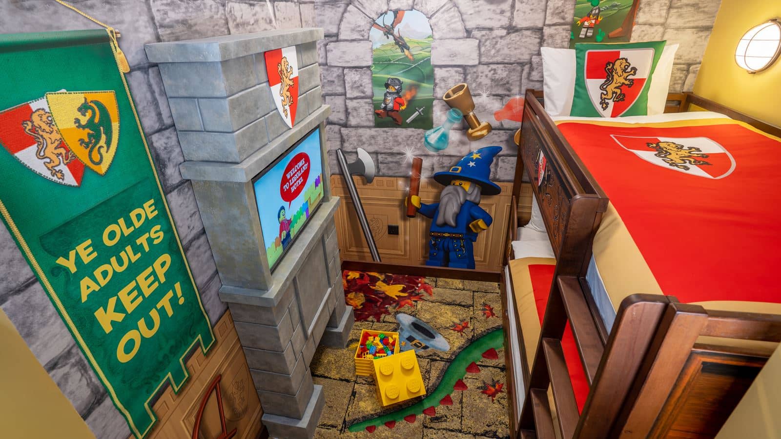 rooms-run-of-the-house-fully-themed-room