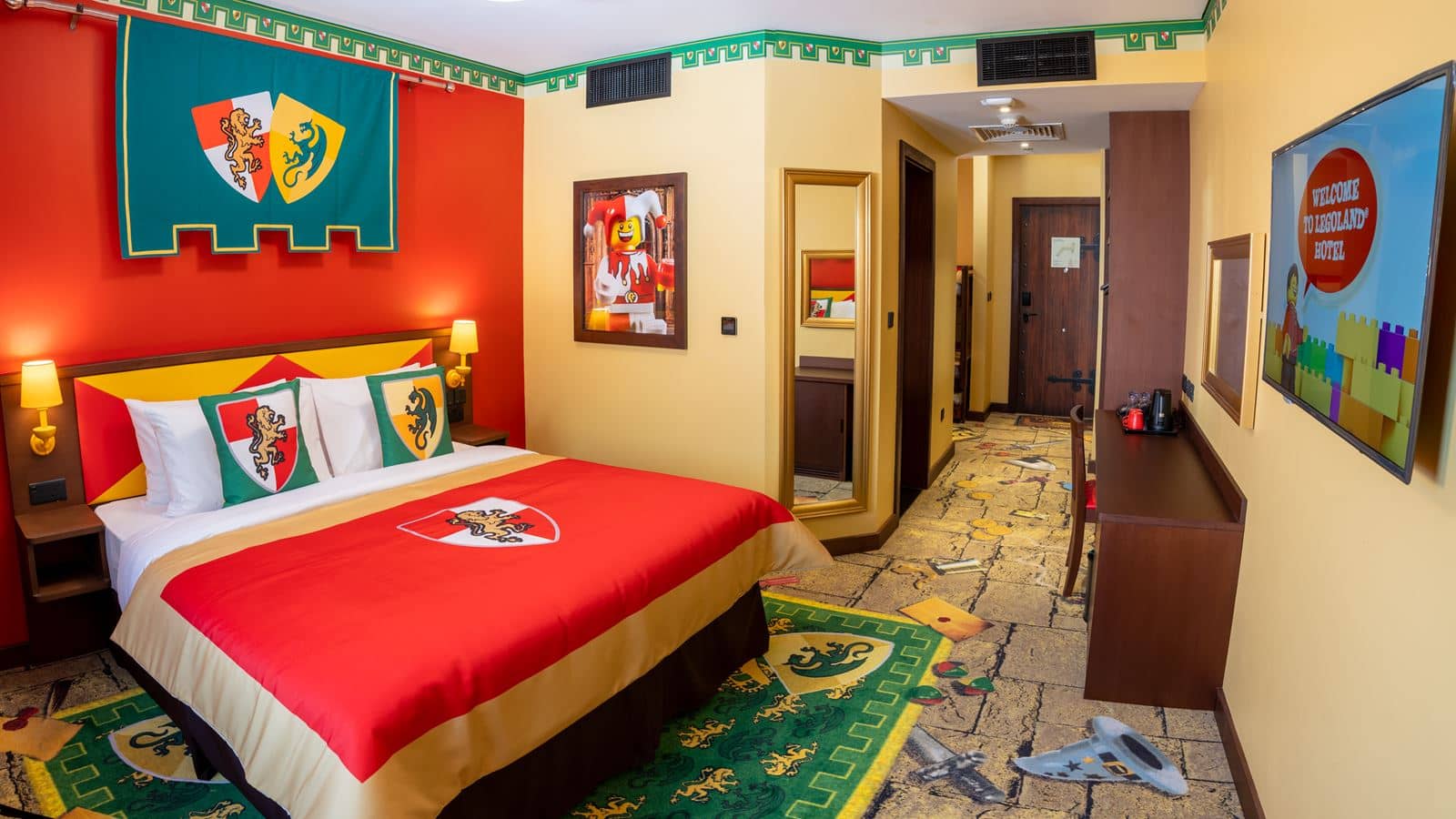 rooms-run-of-the-house-themed-room