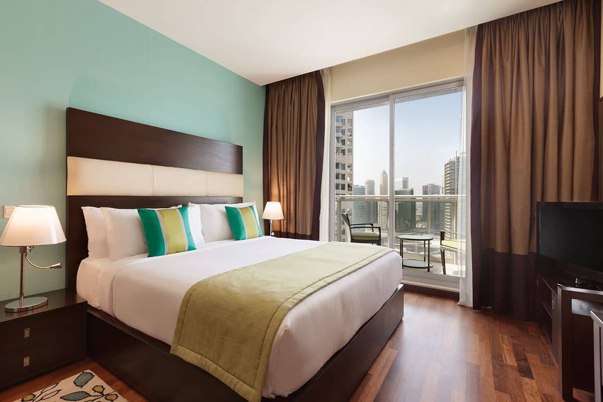 rooms-one-bedroom-deluxe-suite-city-view