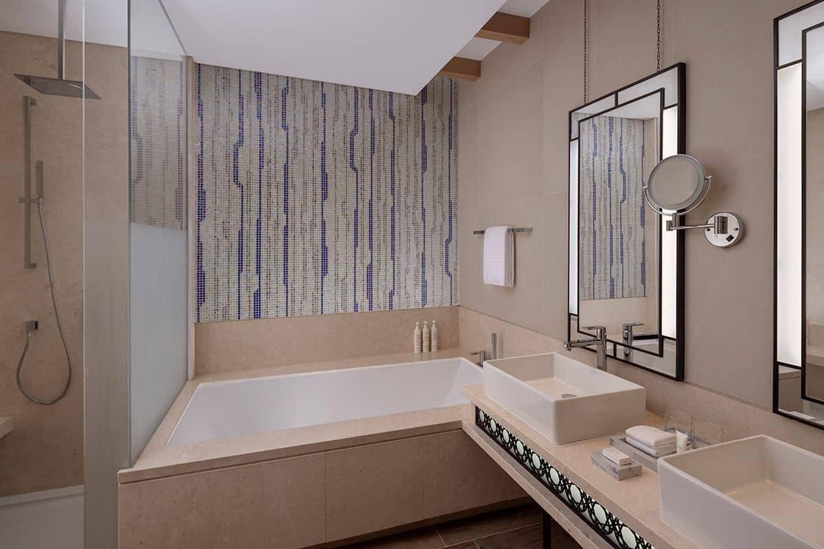 rooms-deluxe-room-city-view