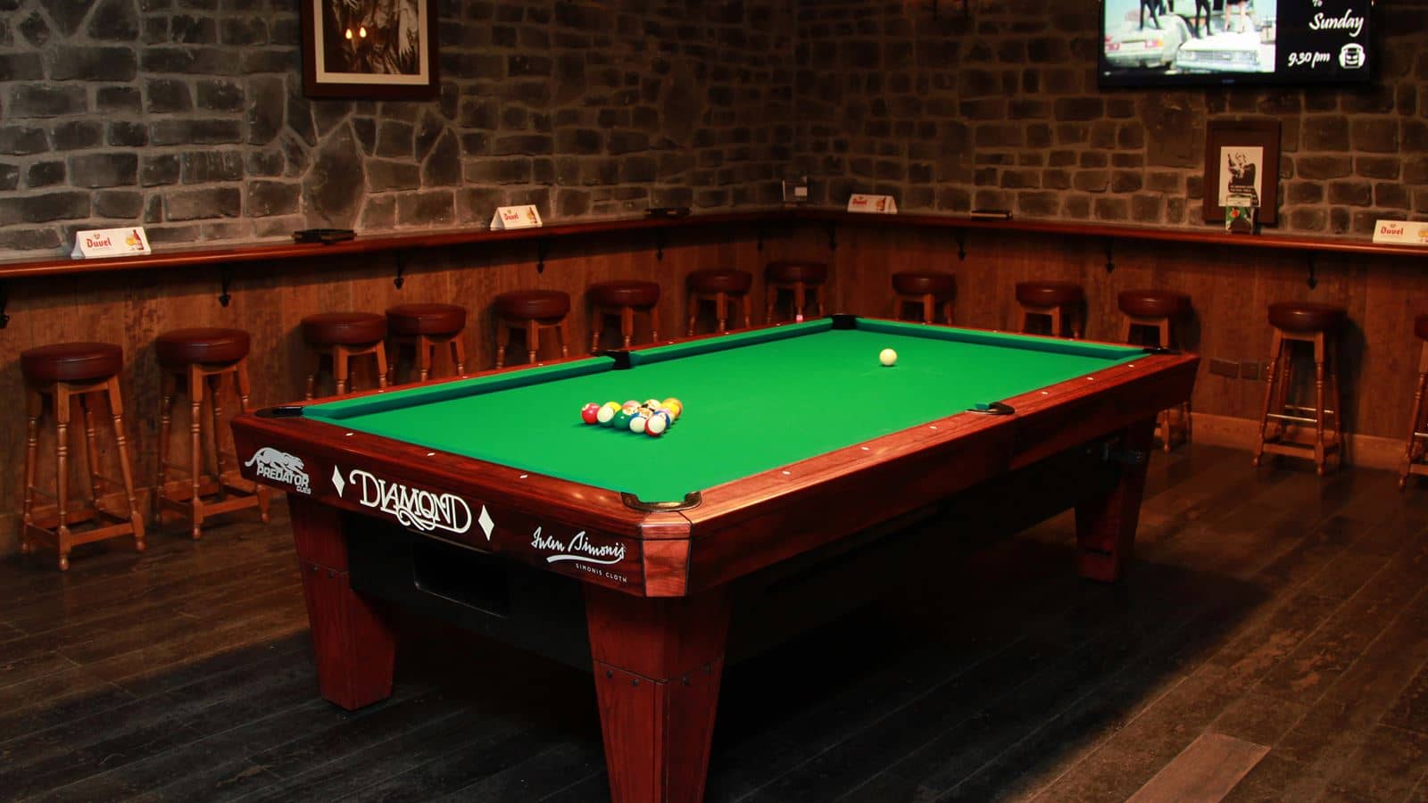 bars-neil-gwyne-english-pub