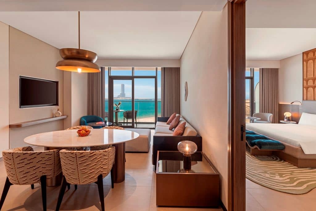 rooms-one-bedroom-collection-corner-suite
