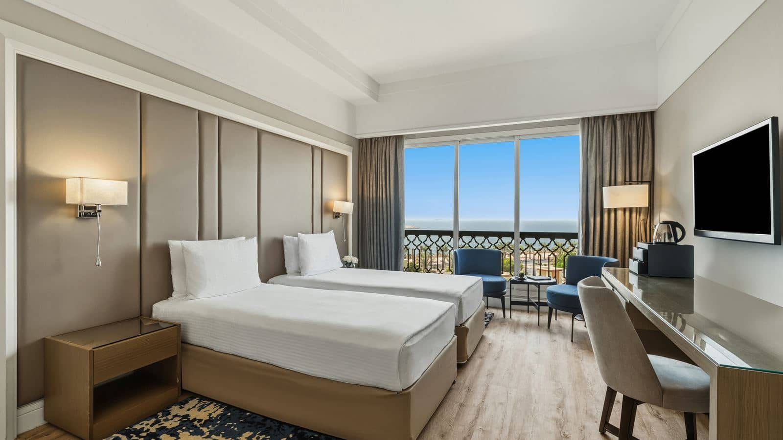 rooms-interconnecting-family-suite-with-sea-or-pool-view