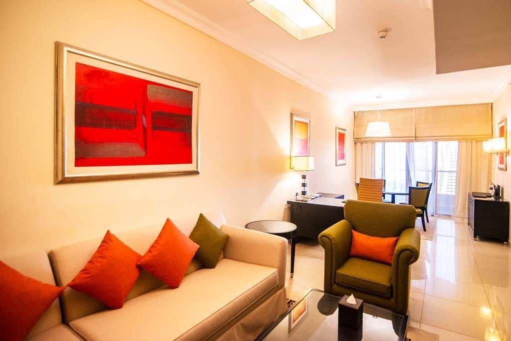 rooms-2-bedroom-apartment-skyline-view