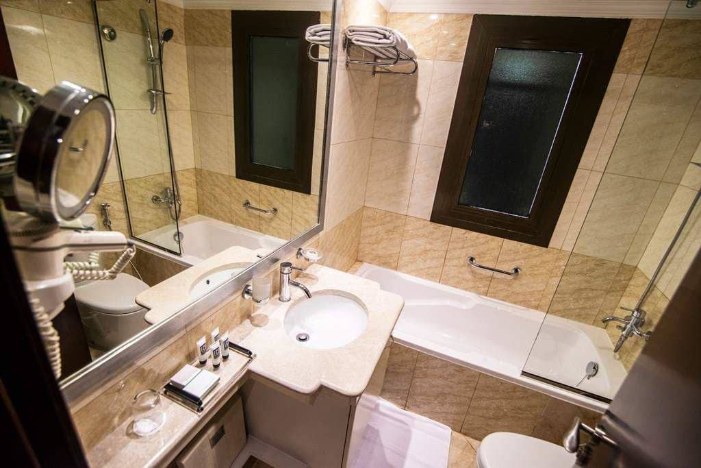 rooms-2-bedroom-apartment-skyline-view