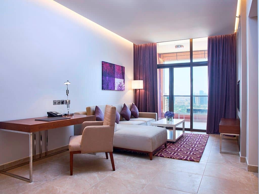 rooms-2-bedroom-suite-city-view