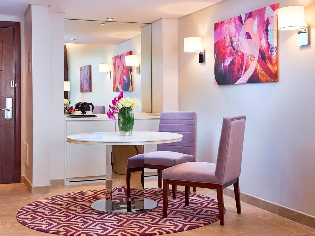 rooms-1-bedroom-suite-skyline-view