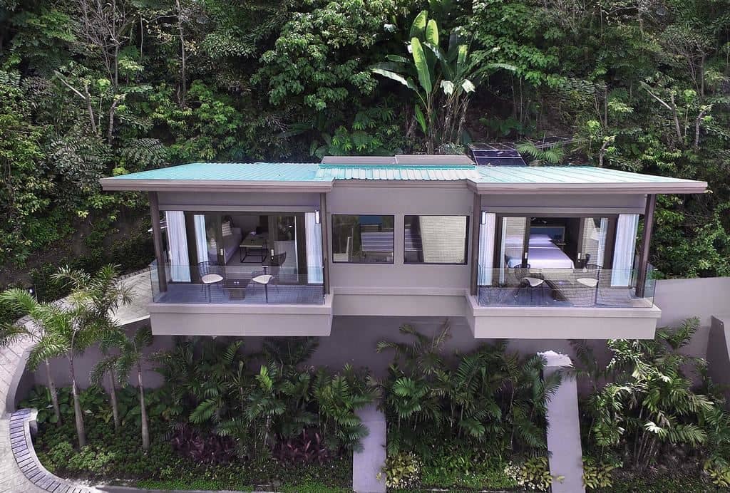rooms-king-bed-hilltop-ocean-view-suite