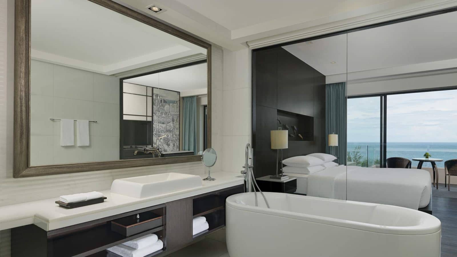 rooms-king-twin-bed-with-ocean-view