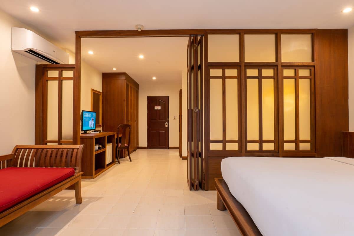 rooms-pool-access-garden-view