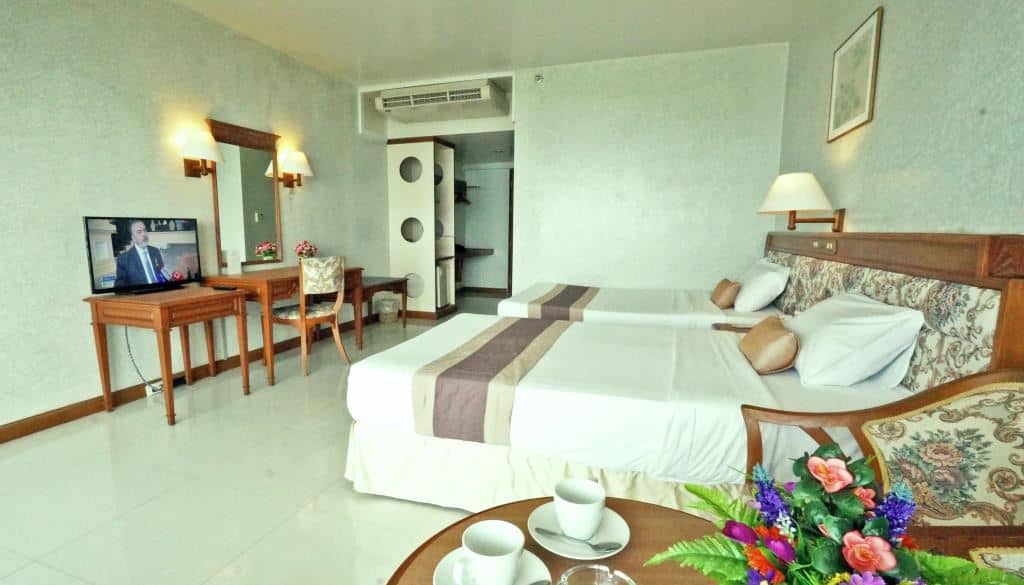 rooms-deluxe-room