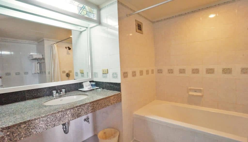 rooms-deluxe-room