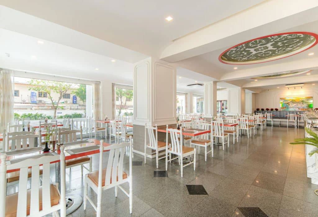 restaurants-restaurant