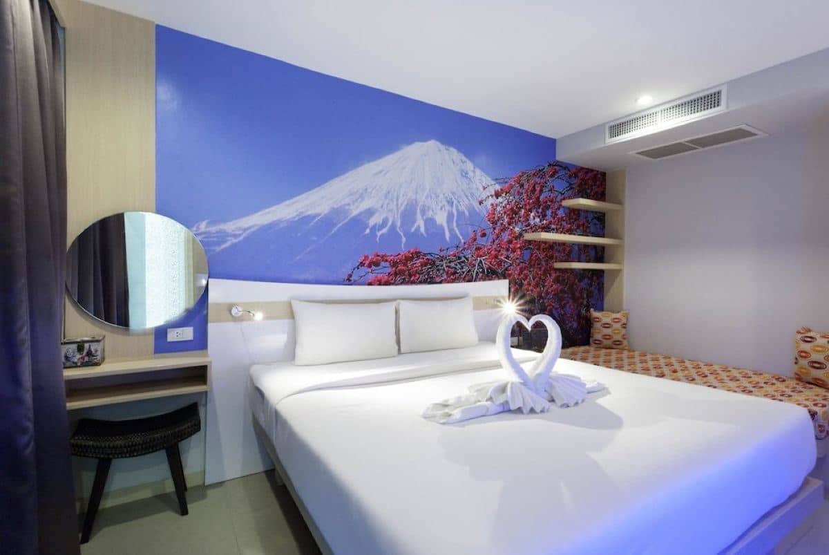 rooms-deluxe-room