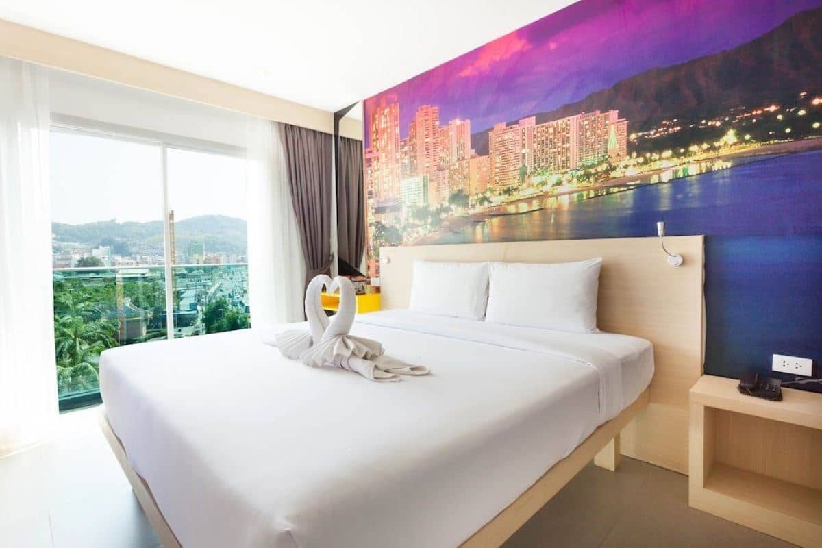 rooms-deluxe-room
