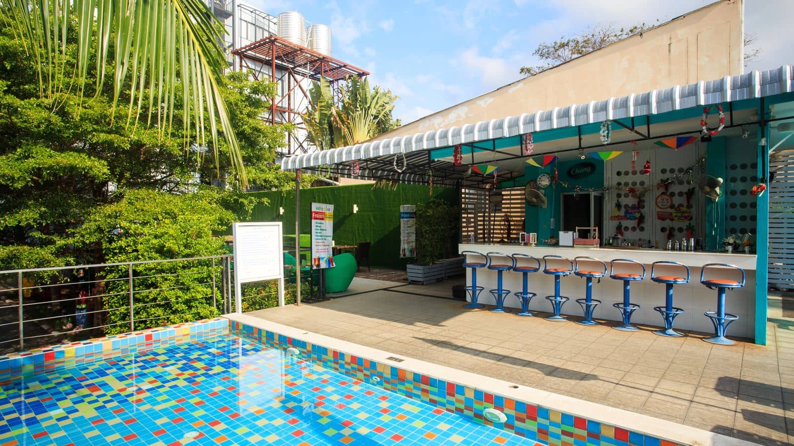 bars-pool-side-bar