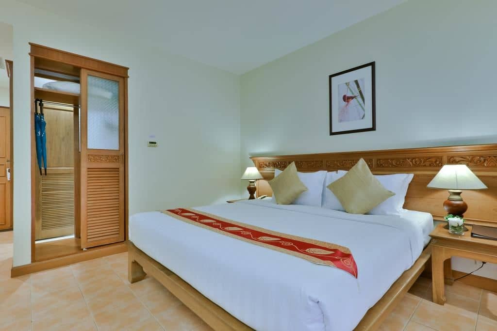 rooms-deluxe-room