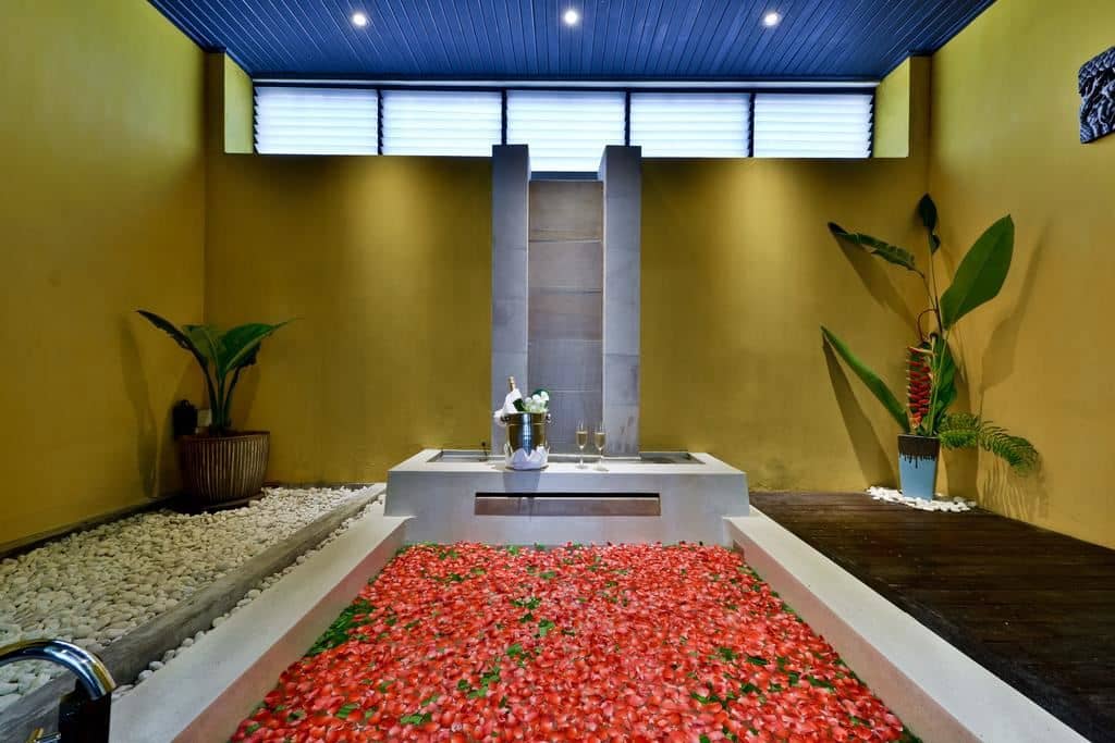 rooms-deluxe-grand-room