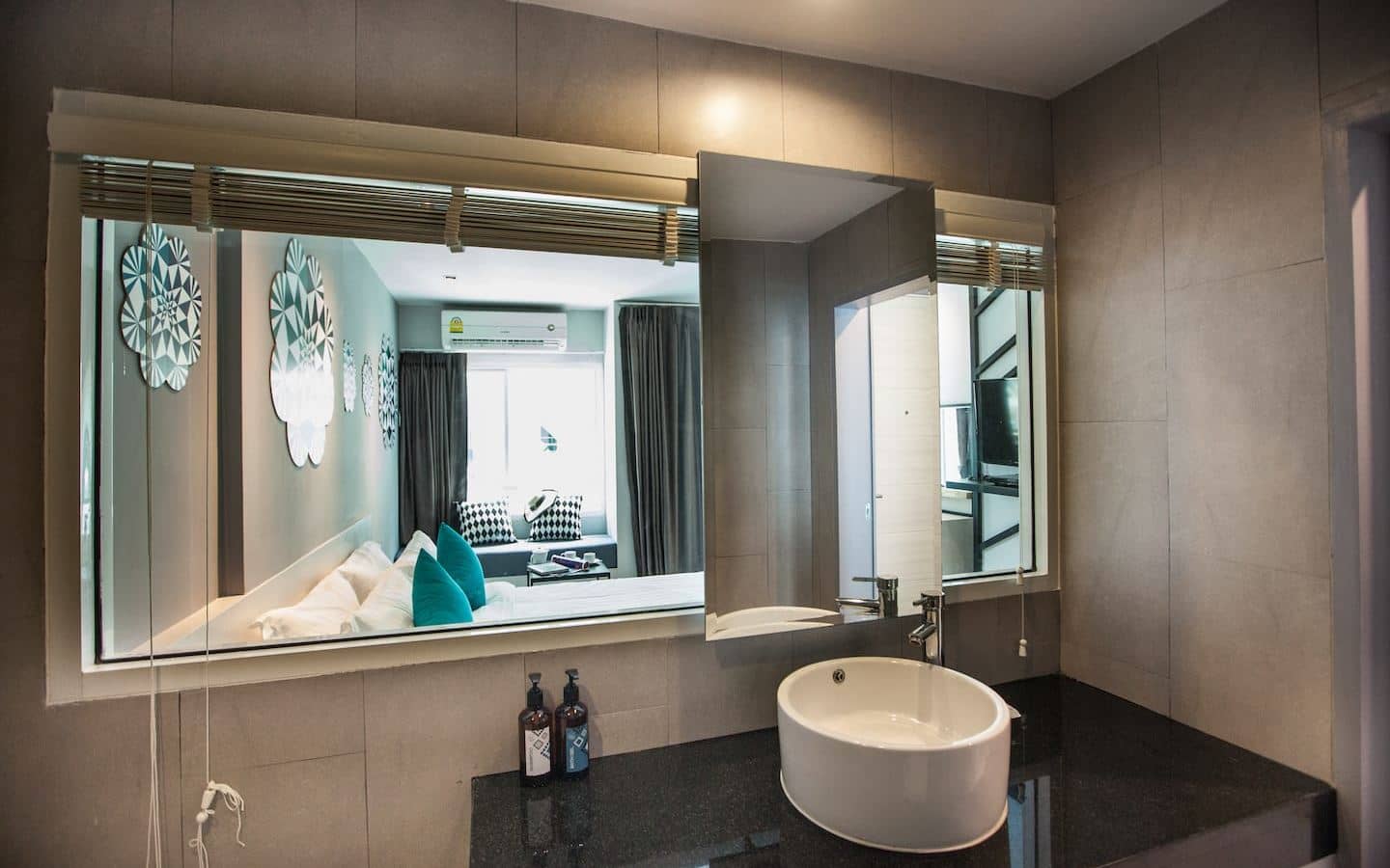 rooms-deluxe-room
