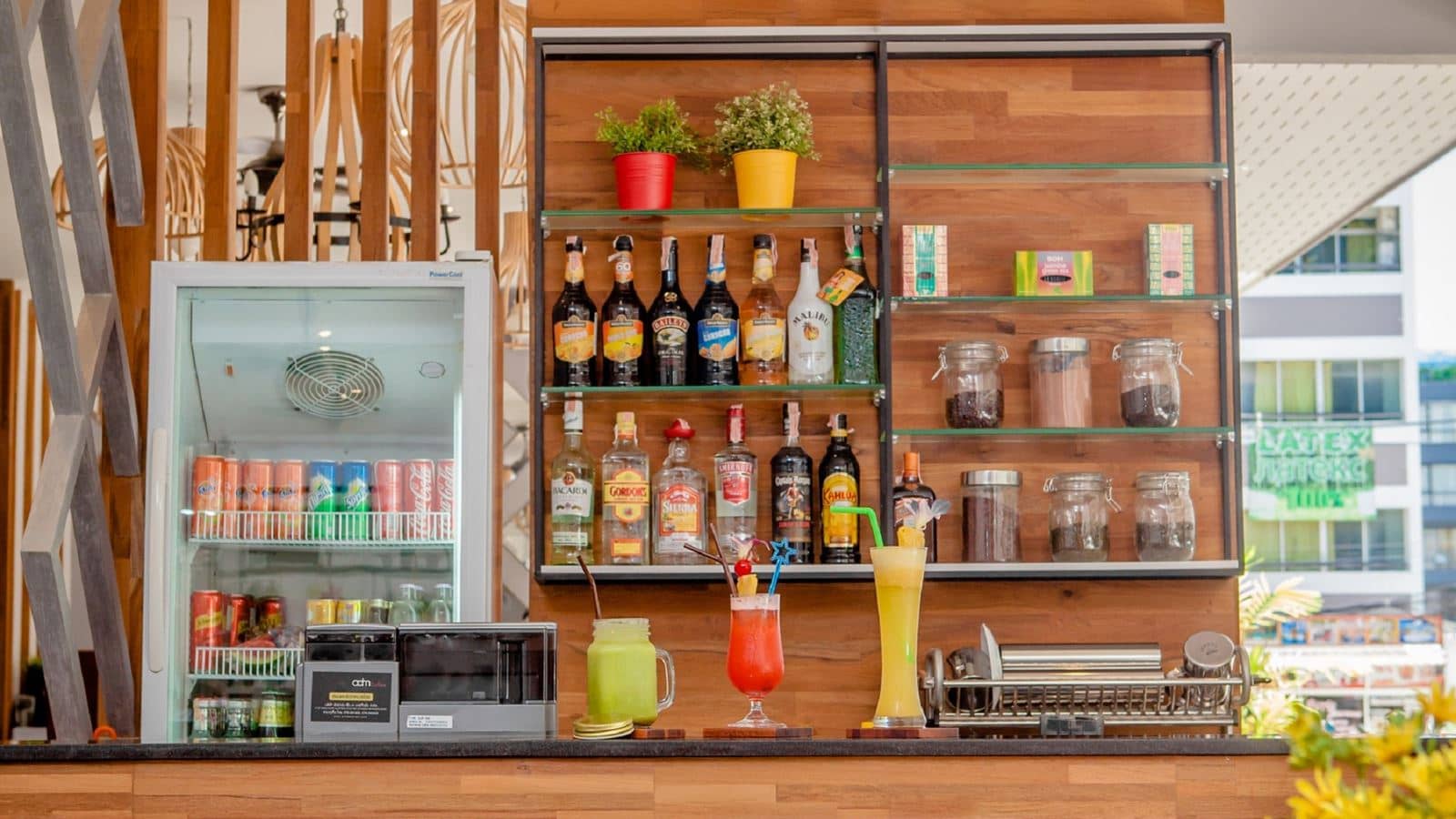 bars-crib-cafe