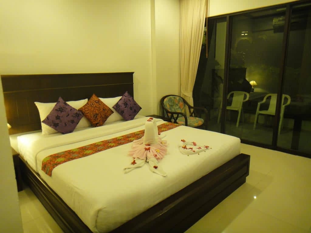 rooms-deluxe-bungalow