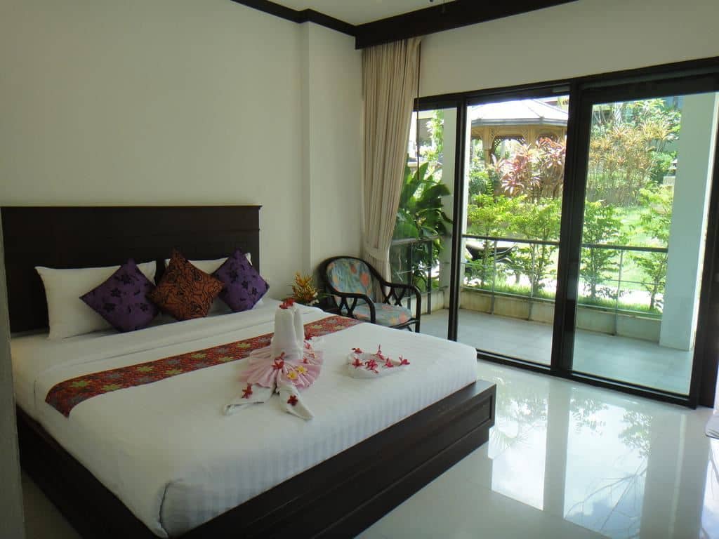 rooms-deluxe-bungalow