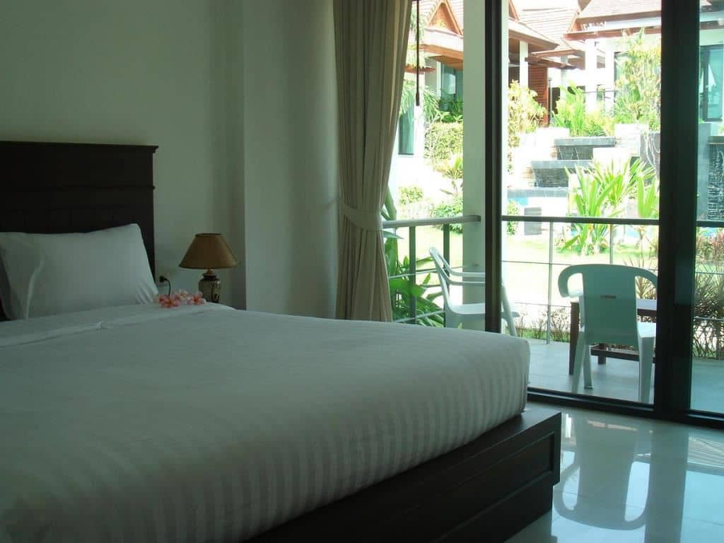 rooms-deluxe-bungalow