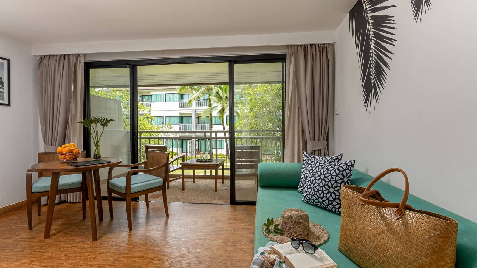rooms-premier-garden-balcony