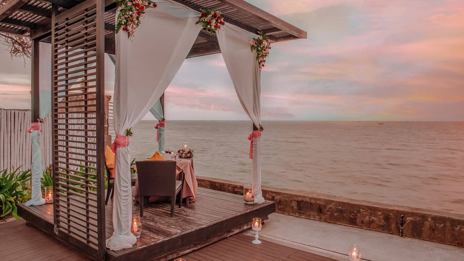 restaurants-shoreline-beach-club