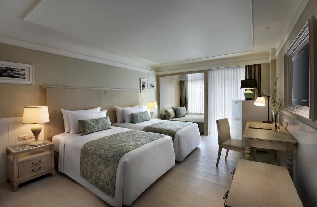 rooms-deluxe-hillside