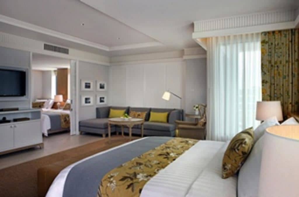 rooms-family-suite-pool-view